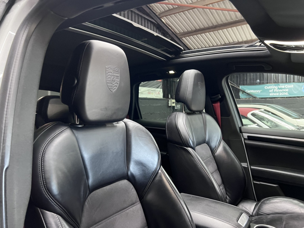 PORSCHE CAYENNE