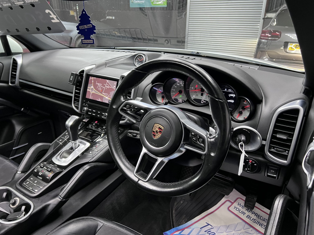 PORSCHE CAYENNE
