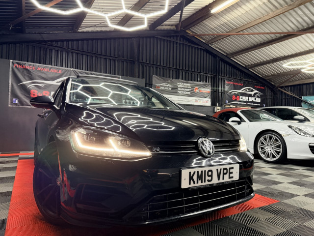 VOLKSWAGEN GOLF 2.0 TSI R