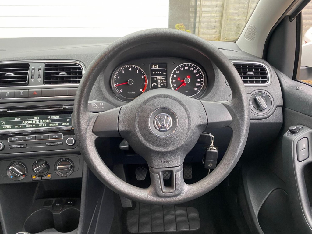 VOLKSWAGEN POLO