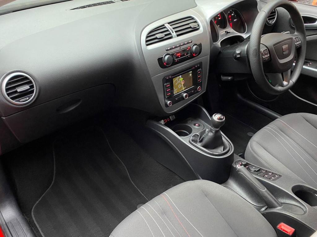 SEAT LEON