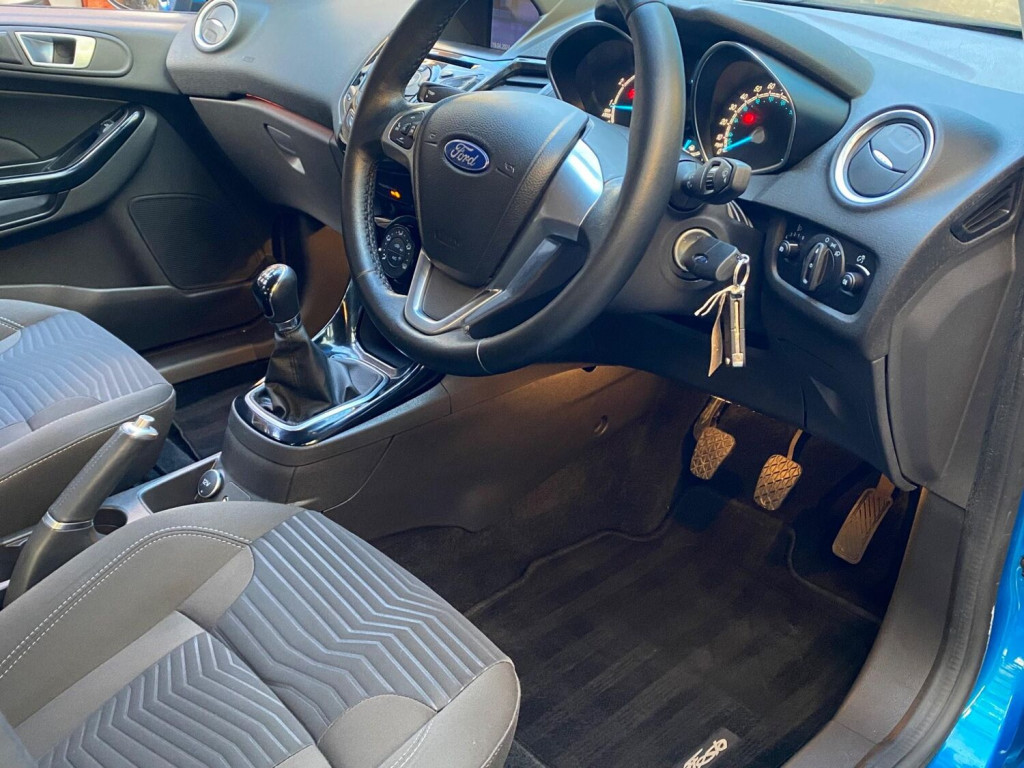 View FORD FIESTA 1.0T EcoBoost Zetec Euro 6 (s/s) 5dr
