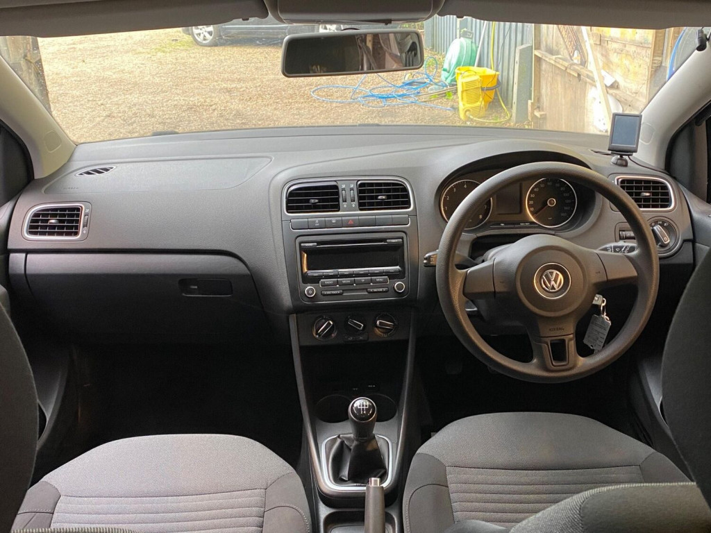 VOLKSWAGEN POLO