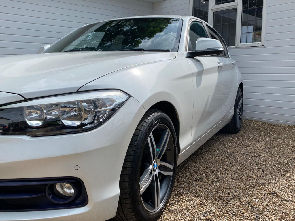 BMW 1 SERIES