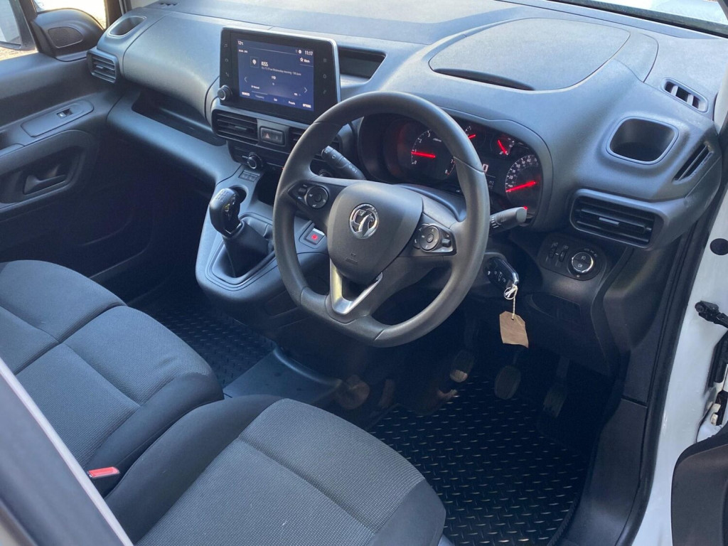 View VAUXHALL COMBO 1.5 Turbo D 2300 Sportive L2 H1 Euro 6 4dr