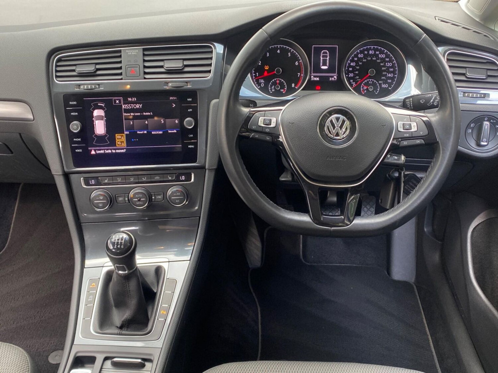 VOLKSWAGEN GOLF