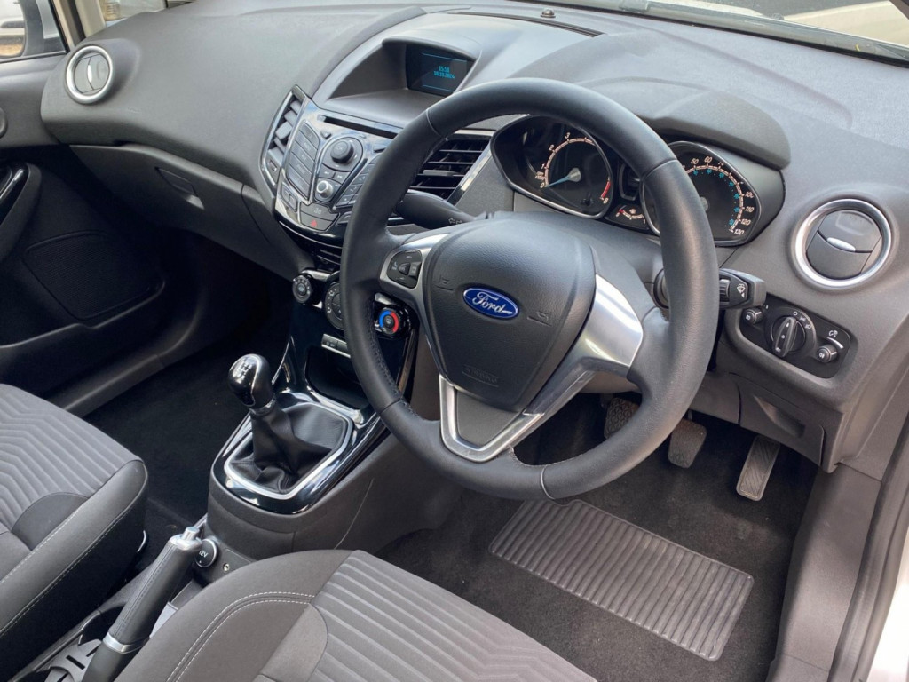 View FORD FIESTA 1.0T EcoBoost Zetec Euro 5 (s/s) 5dr