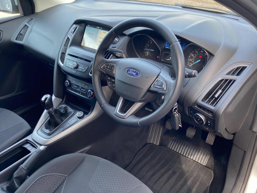 View FORD FOCUS 1.0T EcoBoost Zetec Edition Euro 6 (s/s) 5dr