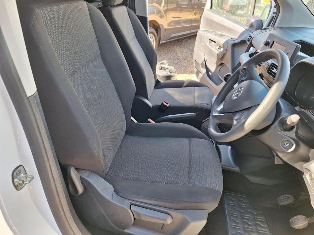 View VAUXHALL COMBO 1.5 Turbo D 2300 Dynamic L2 H1 Euro 6 4dr