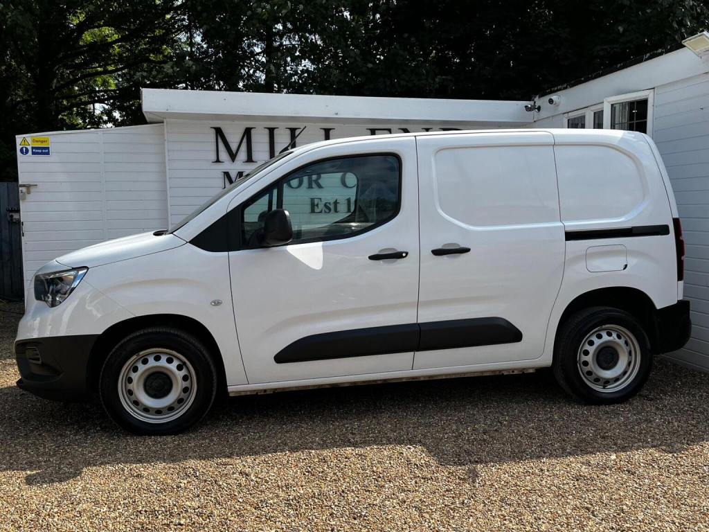 View VAUXHALL COMBO 1.5 Turbo D 2300 Dynamic L1 H1 Euro 6 4dr
