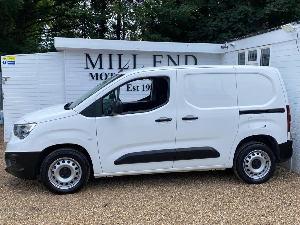 View VAUXHALL COMBO 1.5 Turbo D 2300 Dynamic L1 H1 Euro 6 4dr