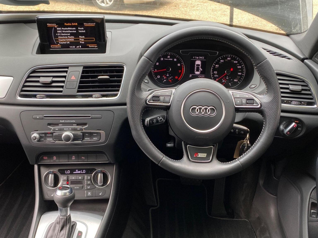 AUDI Q3