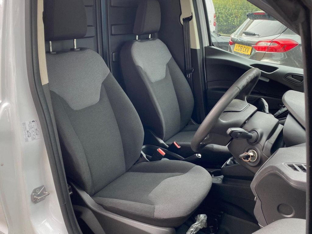 FORD TRANSIT COURIER