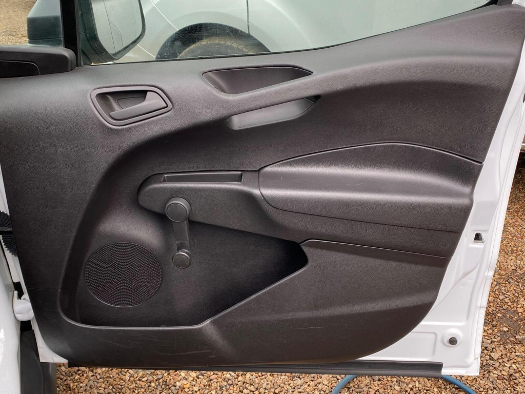 FORD TRANSIT COURIER