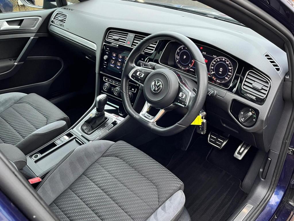 View VOLKSWAGEN GOLF 1.5 TSI EVO R-Line Edition DSG Euro 6 (s/s) 5dr