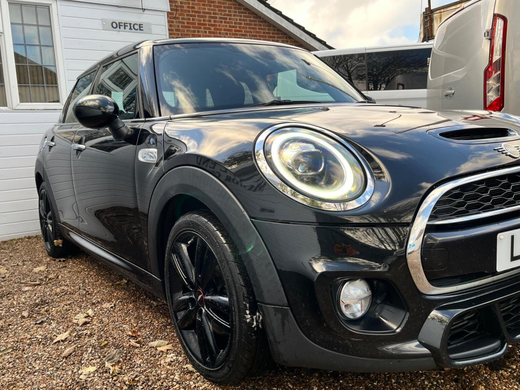 View MINI HATCH 2.0 Cooper S Steptronic Euro 6 (s/s) 5dr