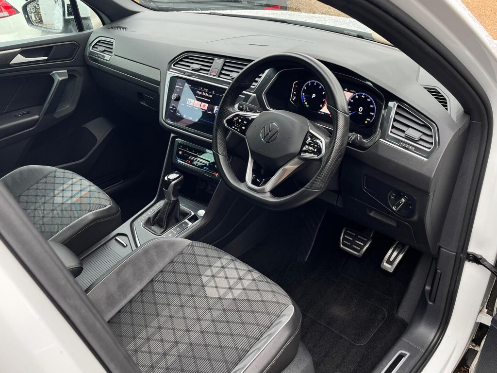 View VOLKSWAGEN TIGUAN 1.5 TSI R-Line DSG Euro 6 (s/s) 5dr