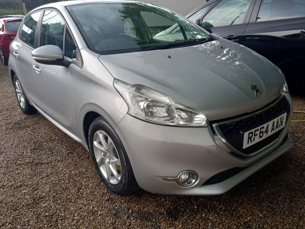 PEUGEOT 208