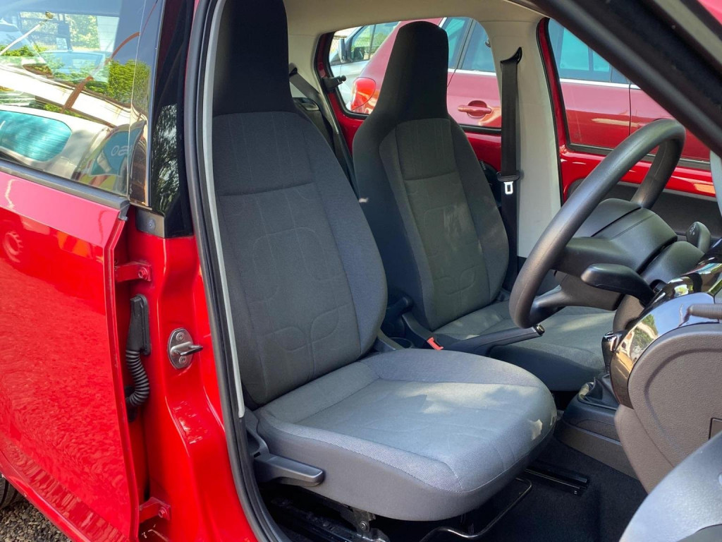 VOLKSWAGEN UP