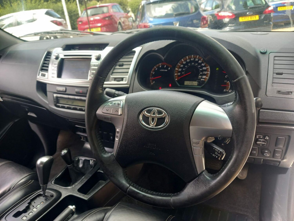 TOYOTA HILUX