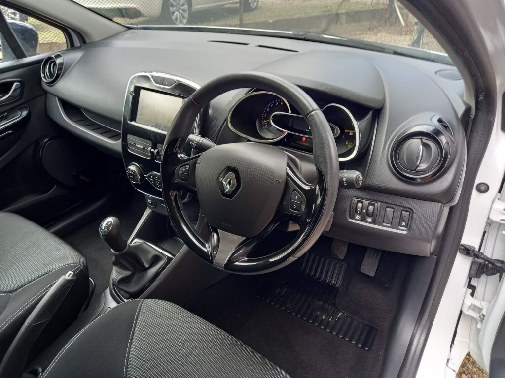 View RENAULT CLIO 0.9 TCe Dynamique MediaNav Euro 5 (s/s) 5dr