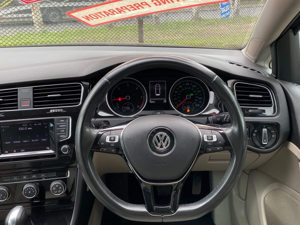 VOLKSWAGEN GOLF