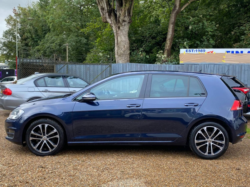 VOLKSWAGEN GOLF