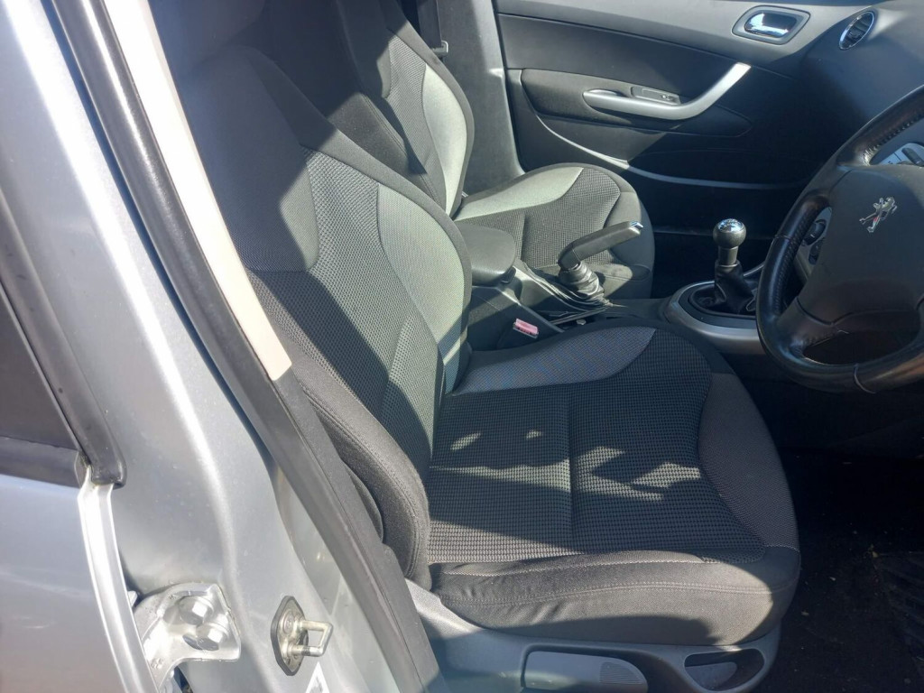 View PEUGEOT 308 1.6 VTi Active Euro 5 5dr