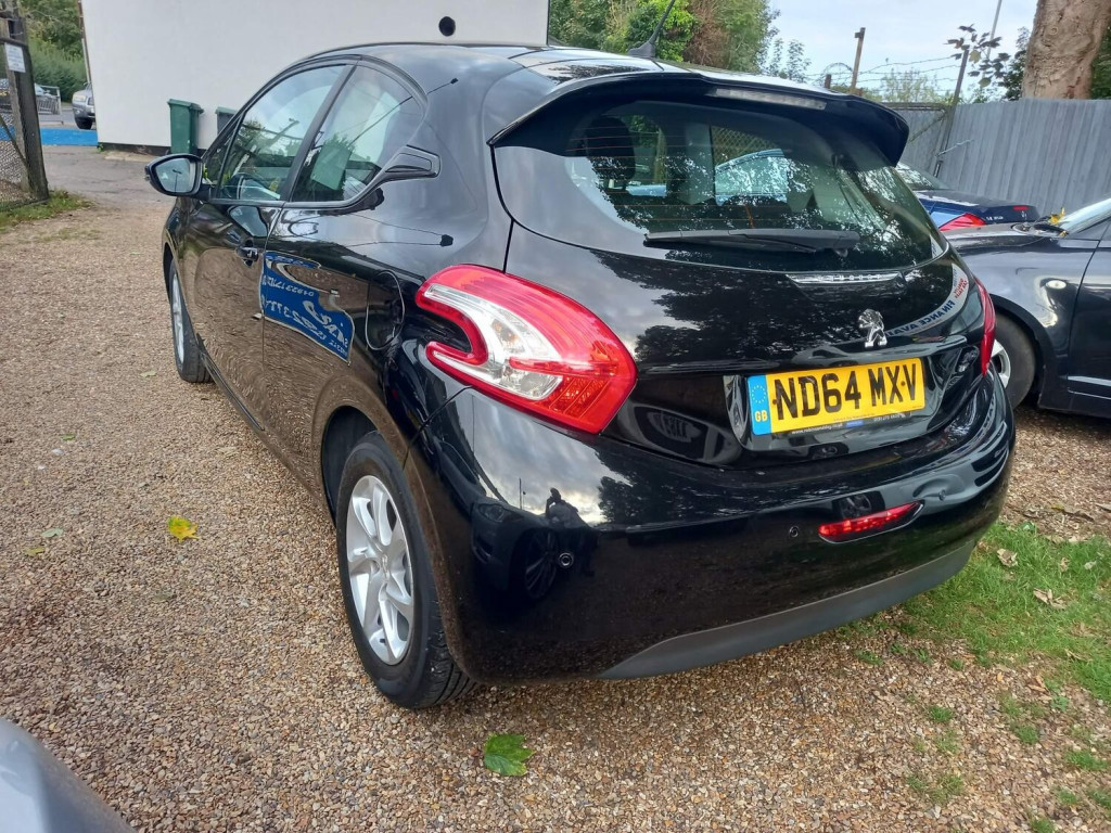 PEUGEOT 208