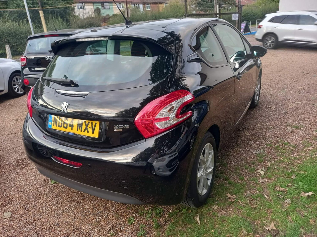 PEUGEOT 208