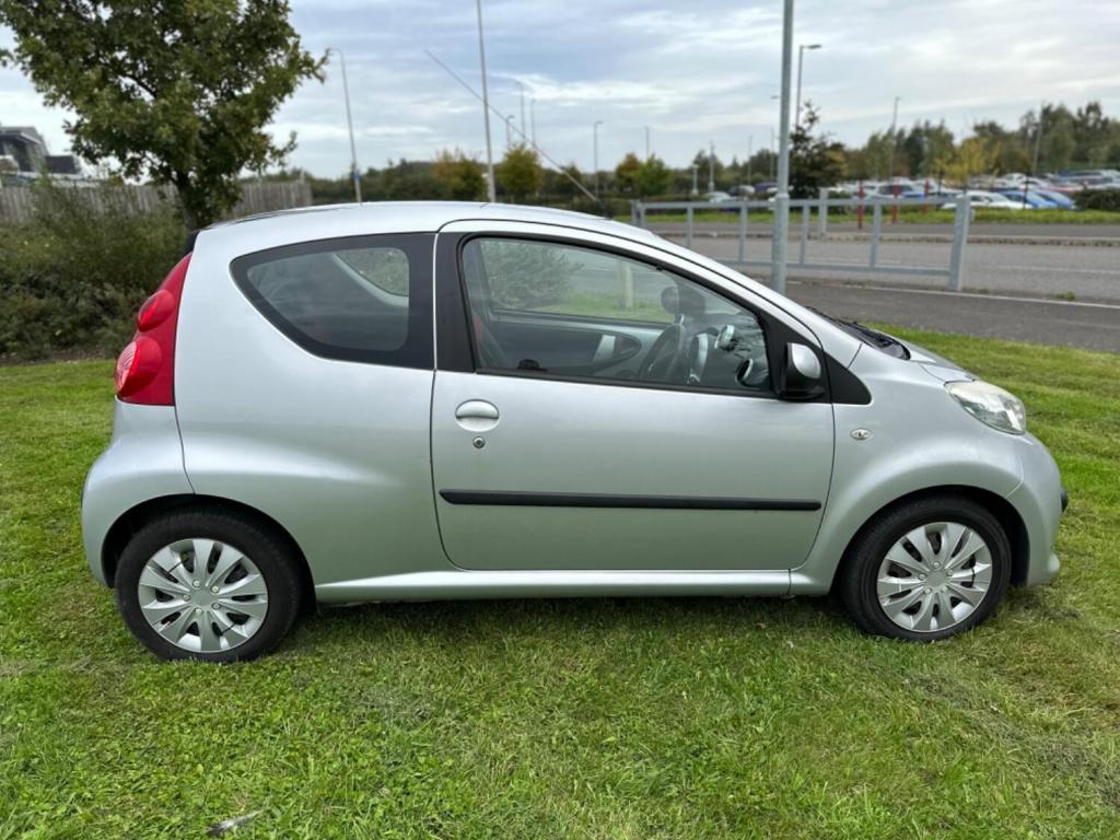 PEUGEOT 107