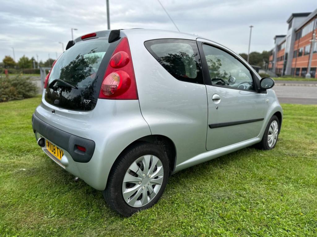 PEUGEOT 107