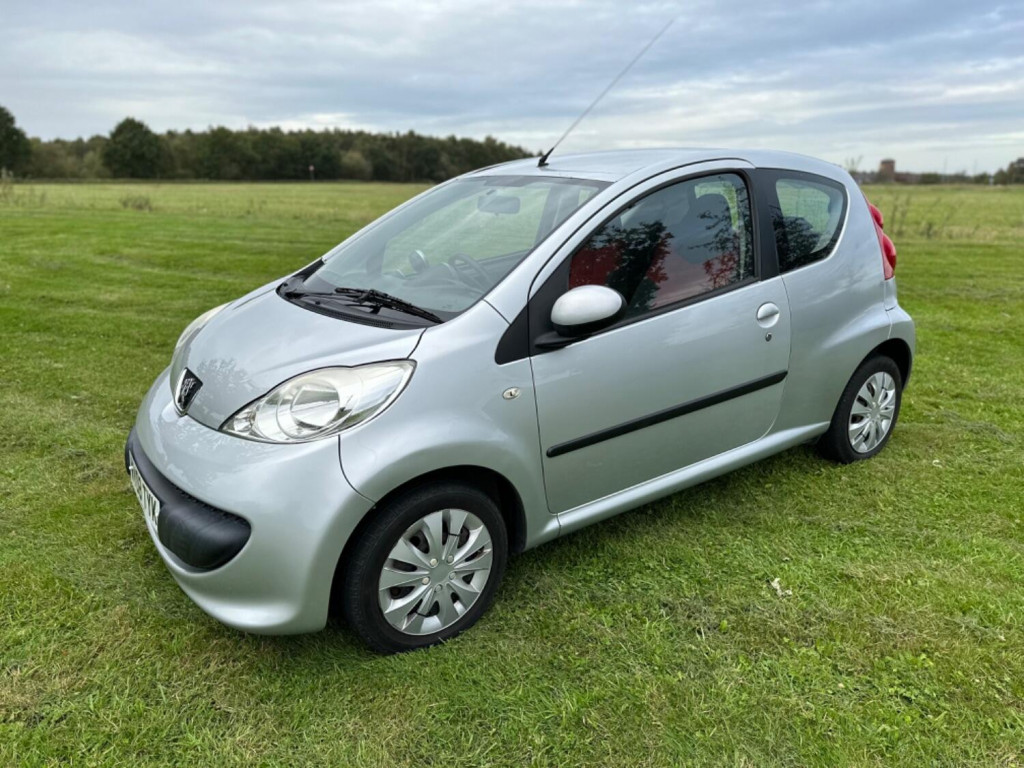 View PEUGEOT 107 1.0 12V Urban Move