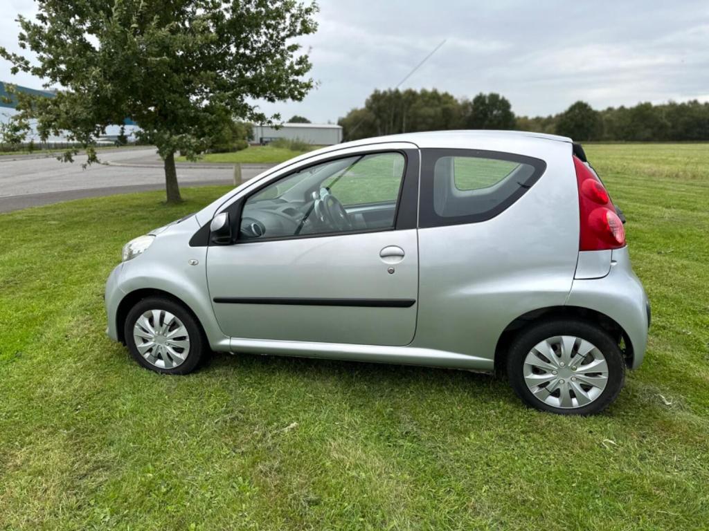 PEUGEOT 107