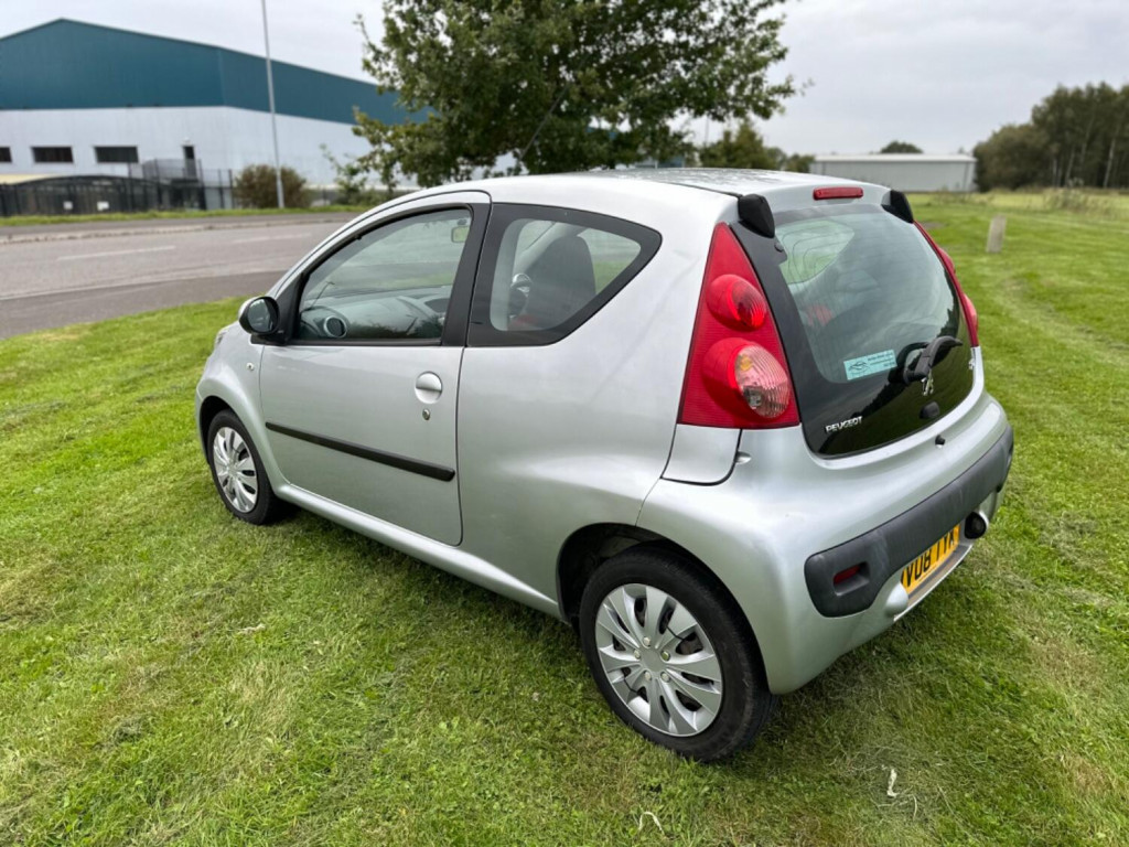 PEUGEOT 107