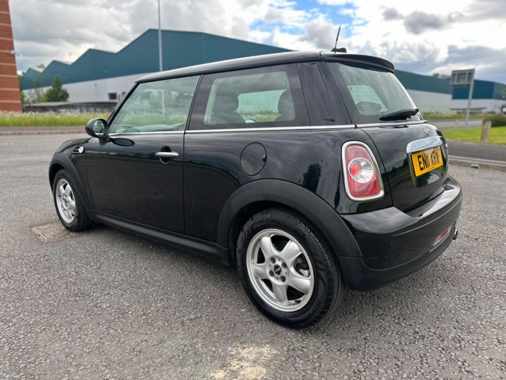 MINI HATCH