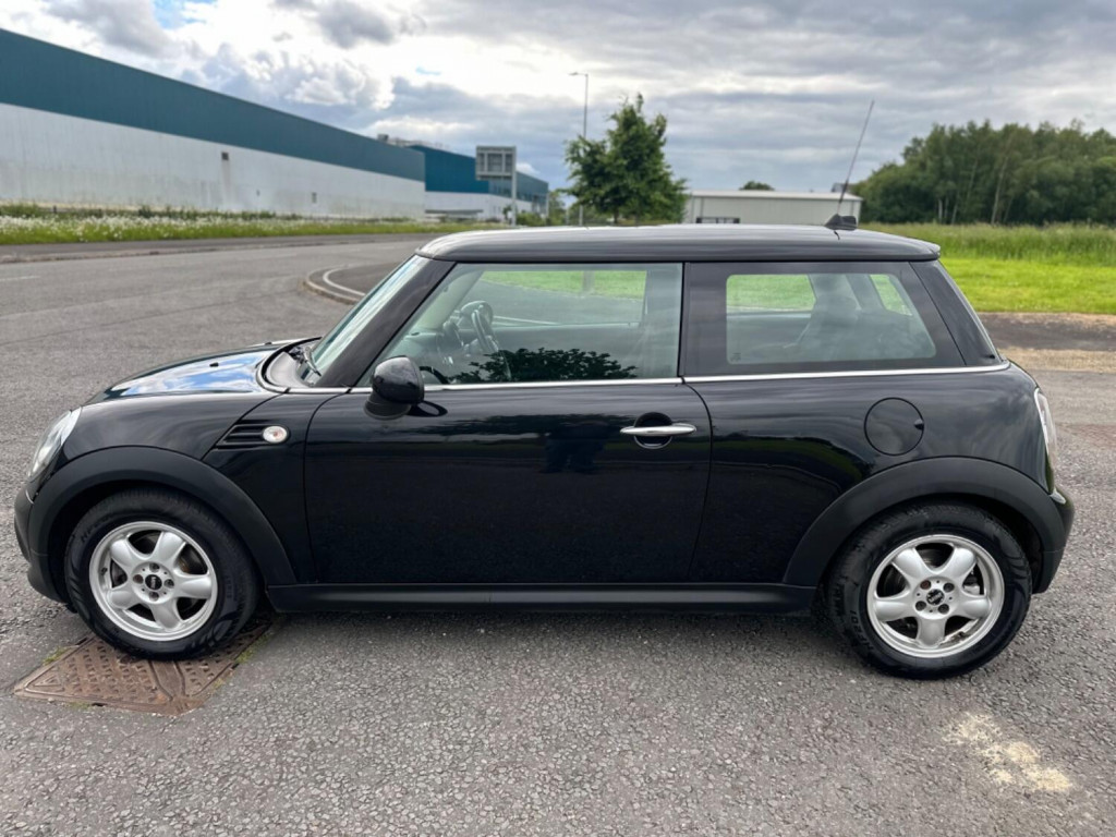 MINI HATCH