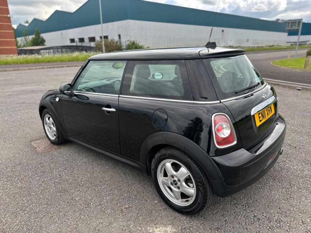 MINI HATCH