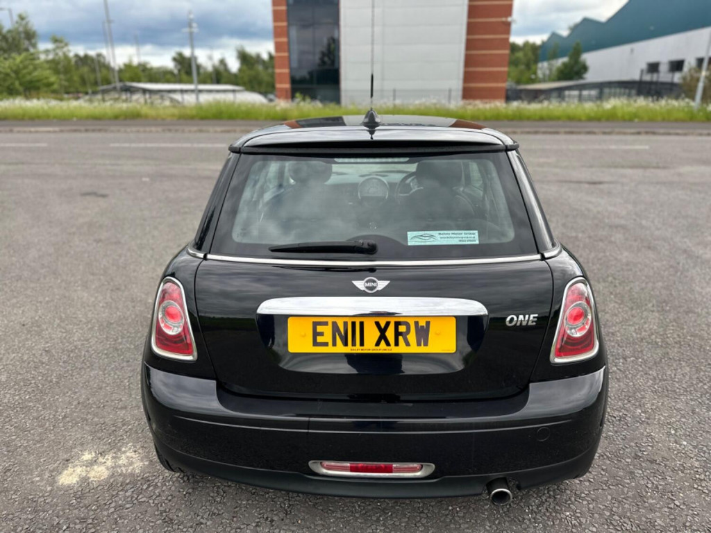 MINI HATCH