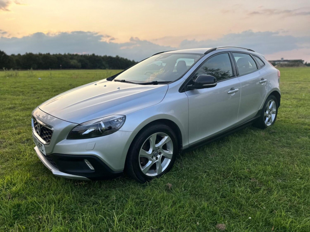 View VOLVO V40 CROSS COUNTRY 1.6 Lux D2 (115hp)