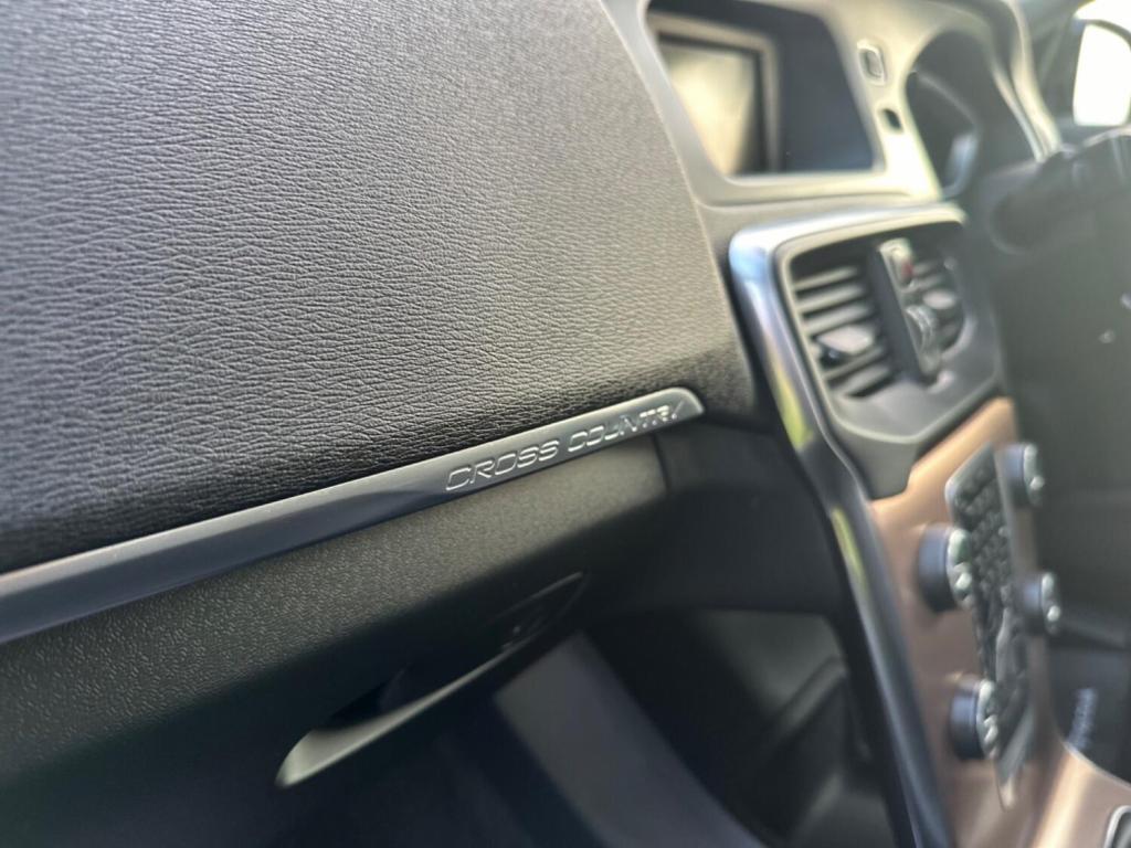 VOLVO V40 CROSS COUNTRY