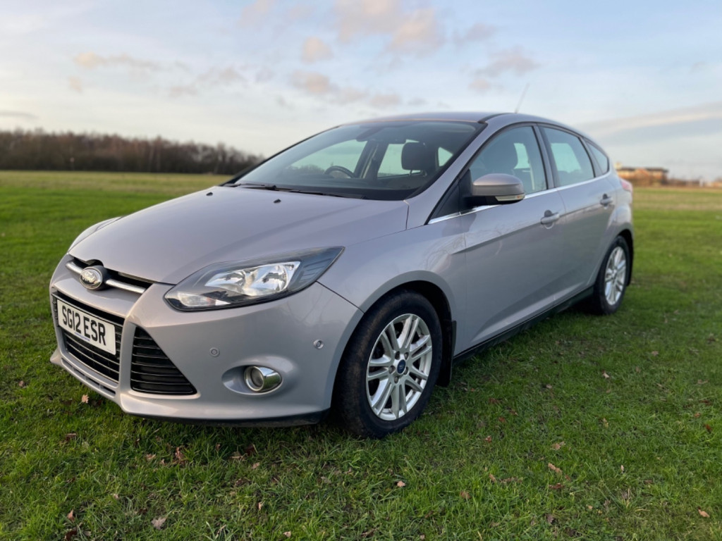 View FORD FOCUS TITANIUM