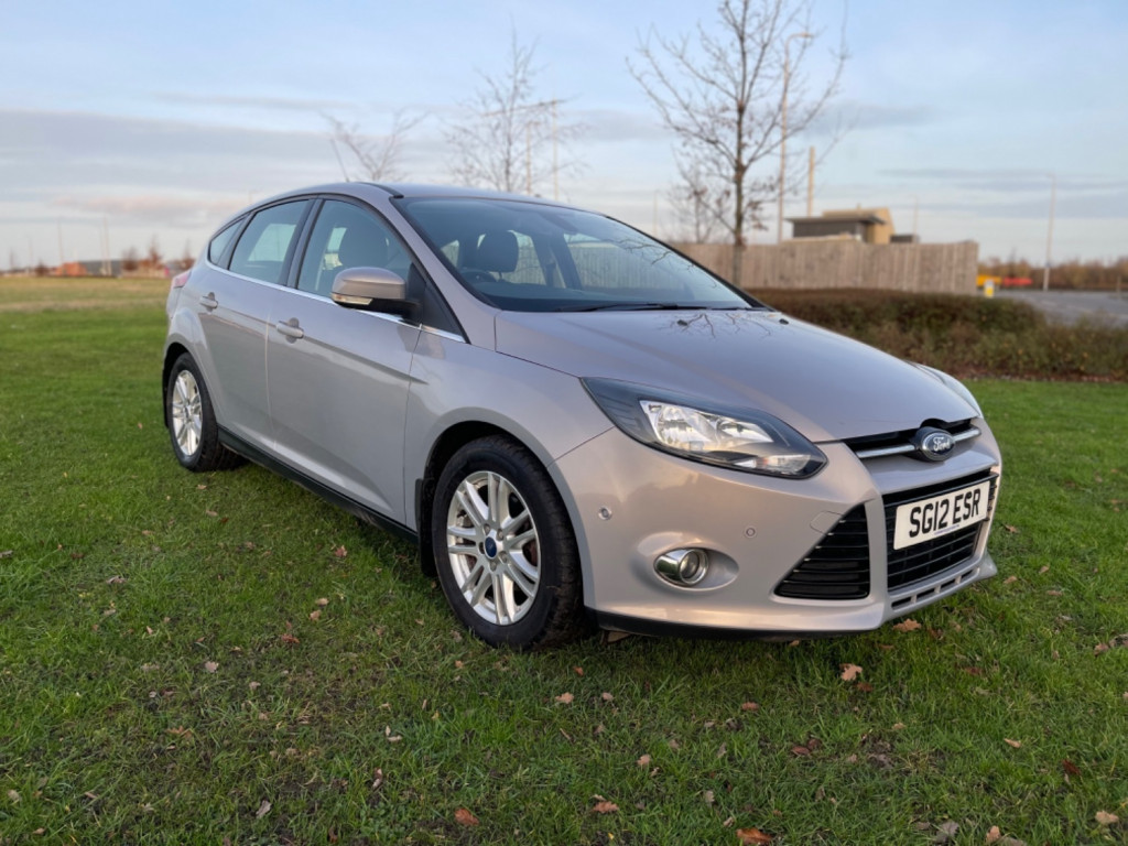 View FORD FOCUS TITANIUM