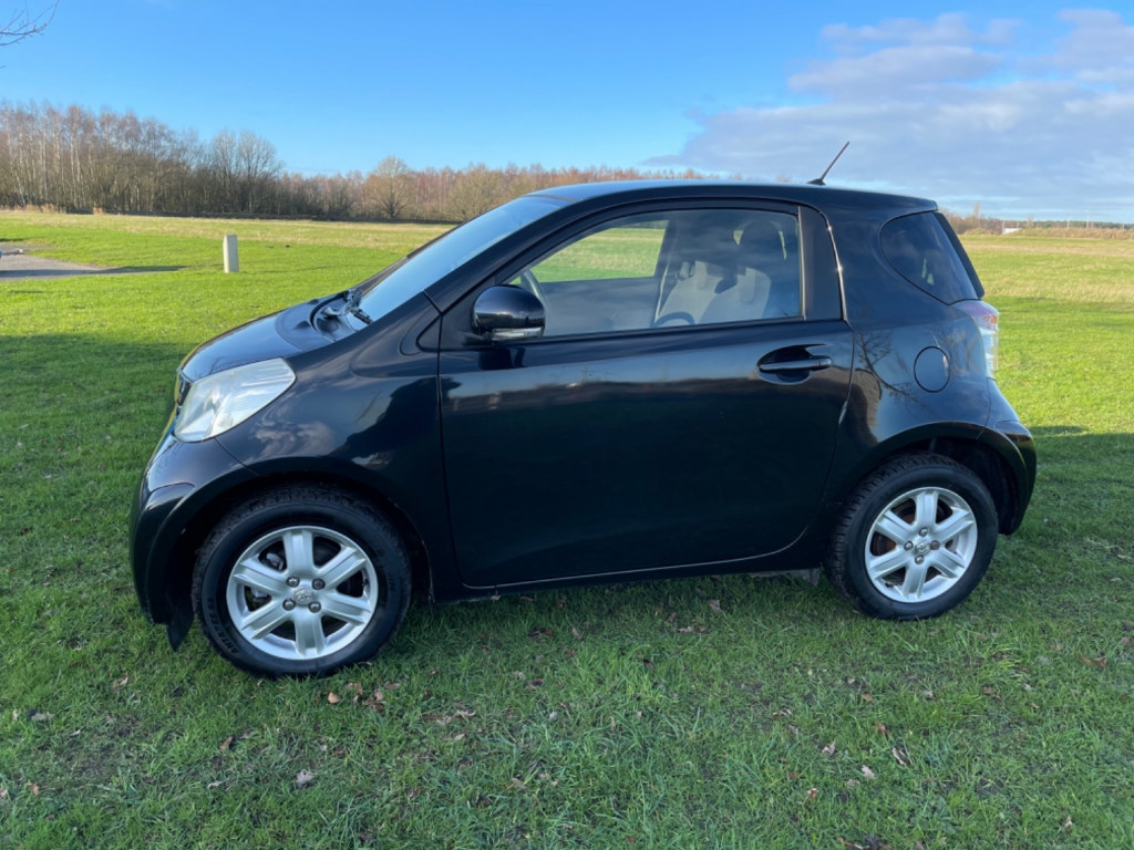 TOYOTA IQ