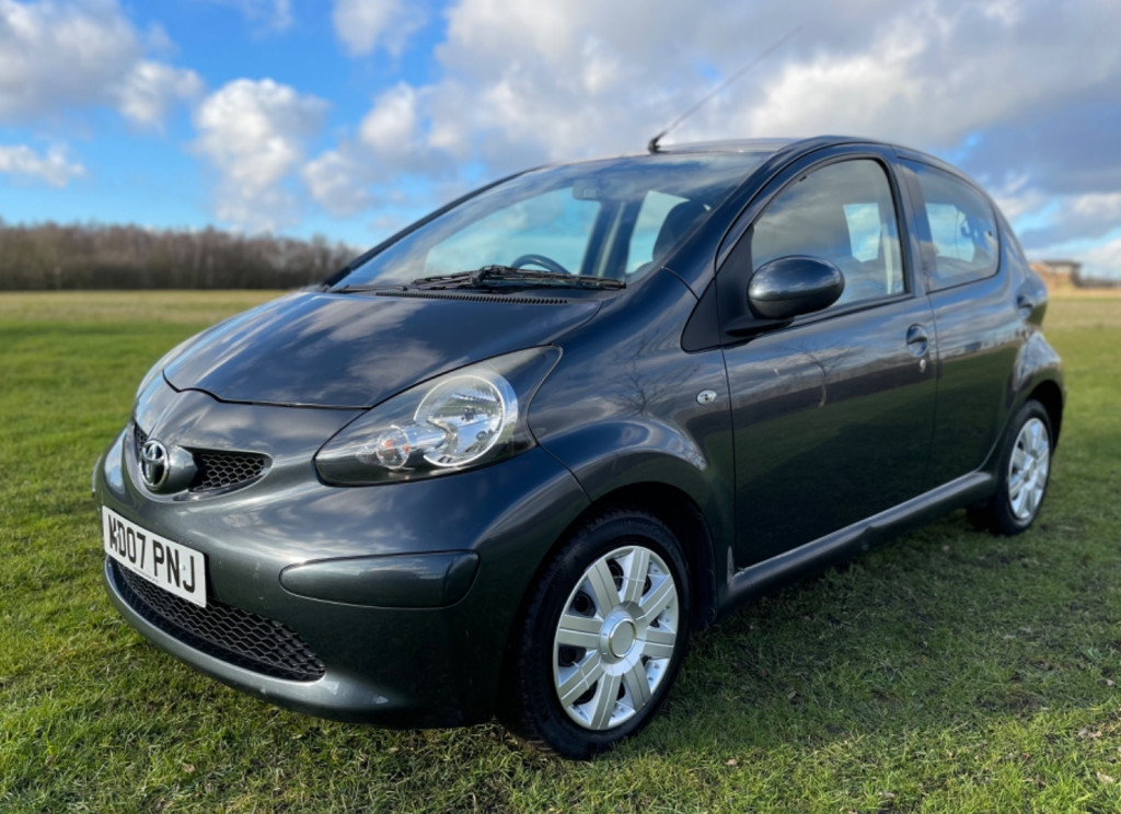 View TOYOTA AYGO VVT-I +