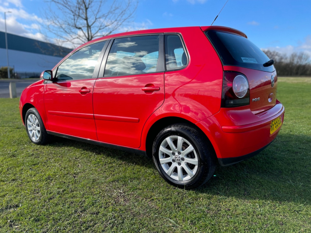 VOLKSWAGEN POLO