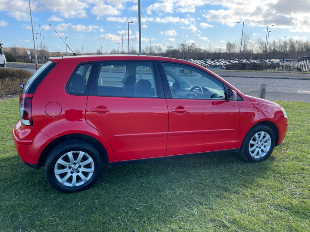 VOLKSWAGEN POLO