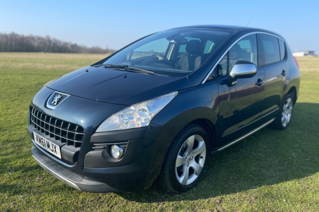 View PEUGEOT 3008 EXCLUSIVE