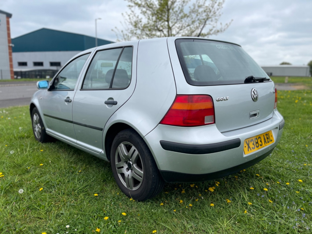 VOLKSWAGEN GOLF