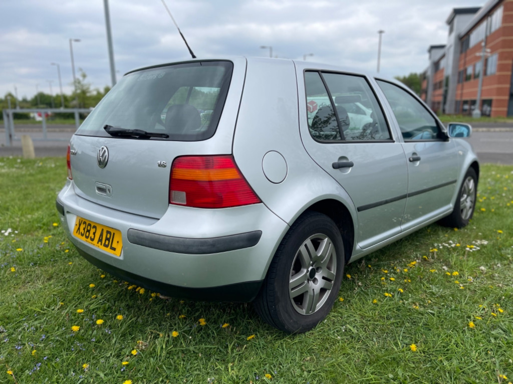 VOLKSWAGEN GOLF